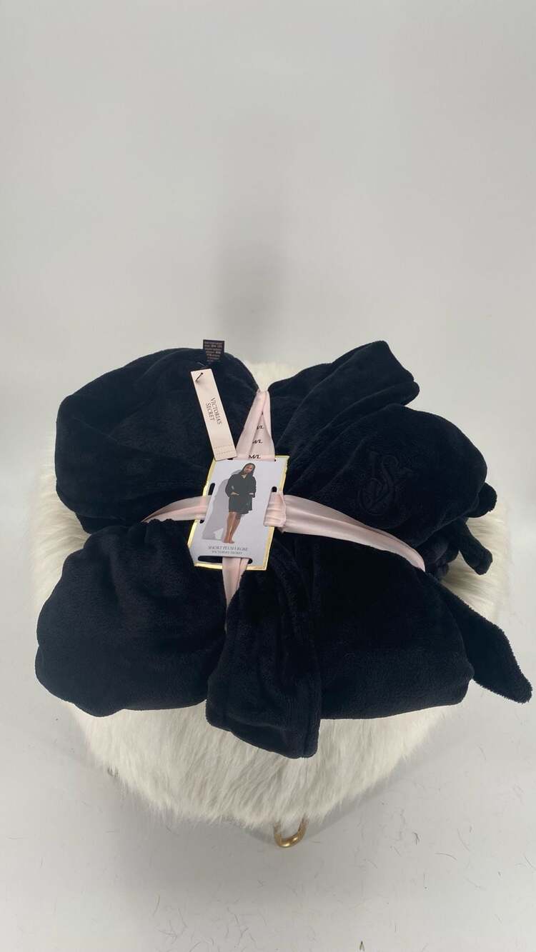 Victoria's Secret Short Plush Robe in Black